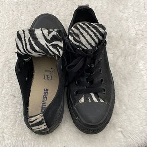 𝅺Converse Low Top Sneakers -> Converse Low Top Sneakers